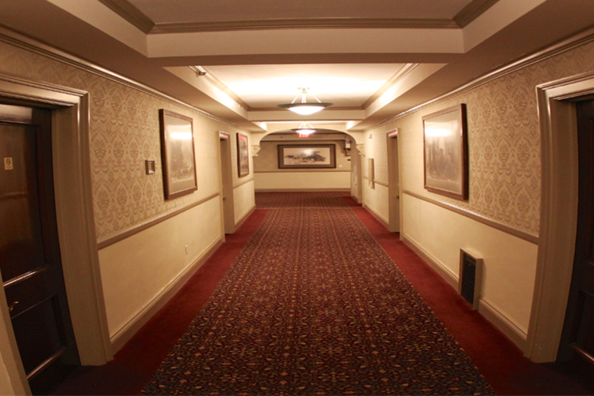 斯坦利酒店的走廊沉默和空晚史蒂芬·金占领了。