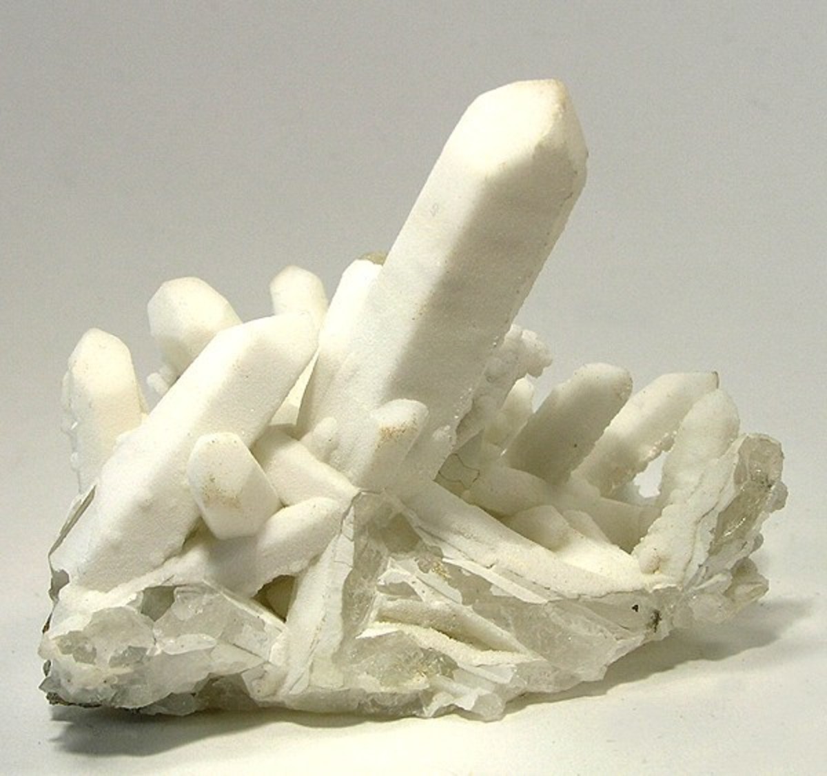 Snow quartz is a healing crystal with a gentle but effective energy.