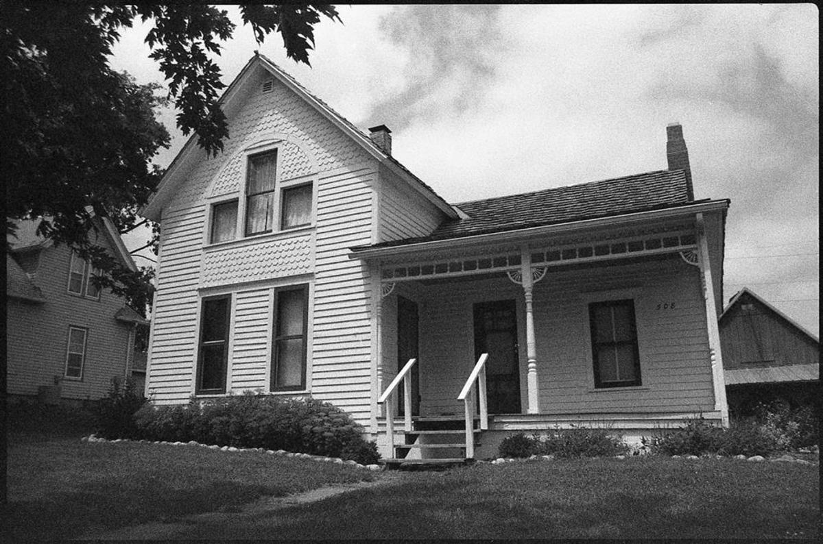 Villisca Ax谋杀房子是为数不多的私人住宅,成为在美国最可怕的闹鬼的地方之一。