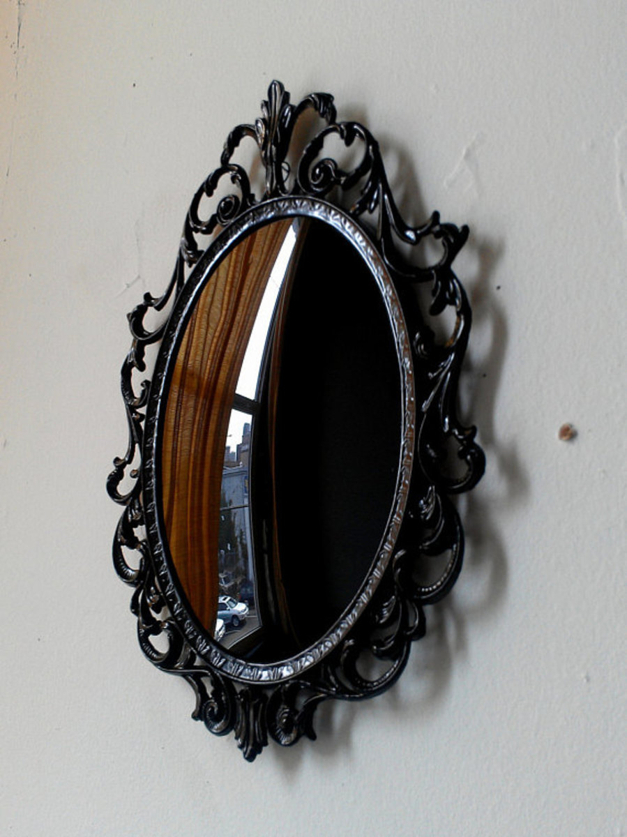 黑色的镜子，在设计上与这个相似，被一些人用来与灵魂世界联系。