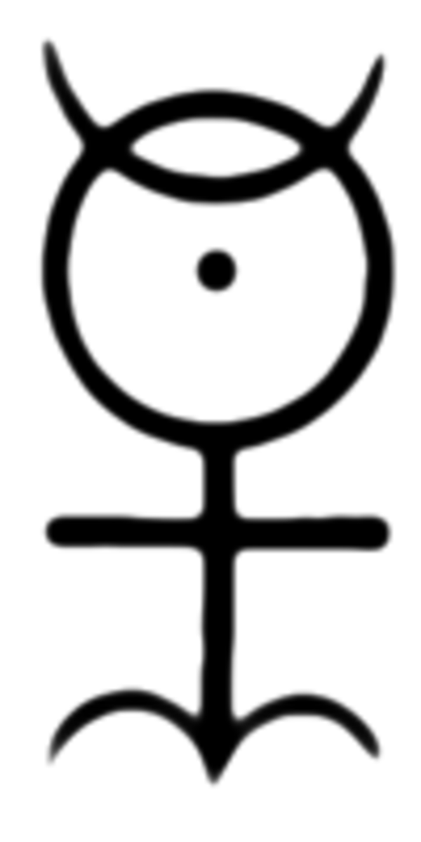 Dee's Glyph : Indicates the Moon, the sun, the Elements & Fire.