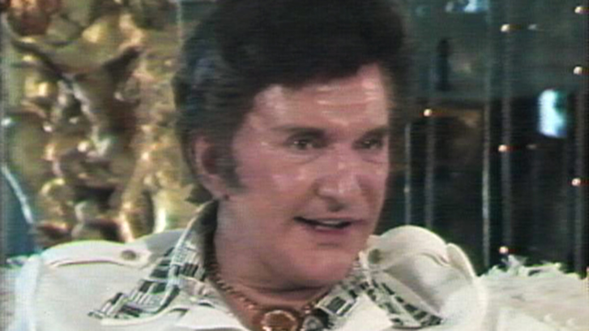 In later years Liberace could not close his eyes