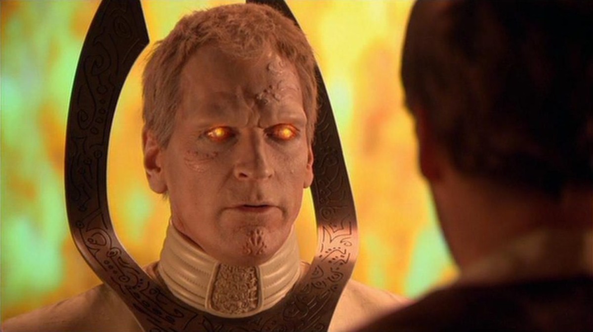 The Doci possessed by the Ori standing before the Flames of Enlightenment. Stargate SG-1