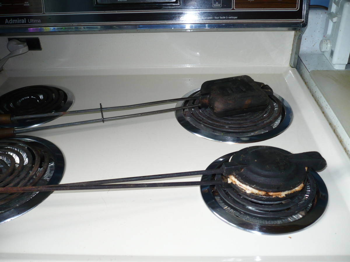 Suzzycue demonstrates pie irons on a stove because she now resides in an apartment.