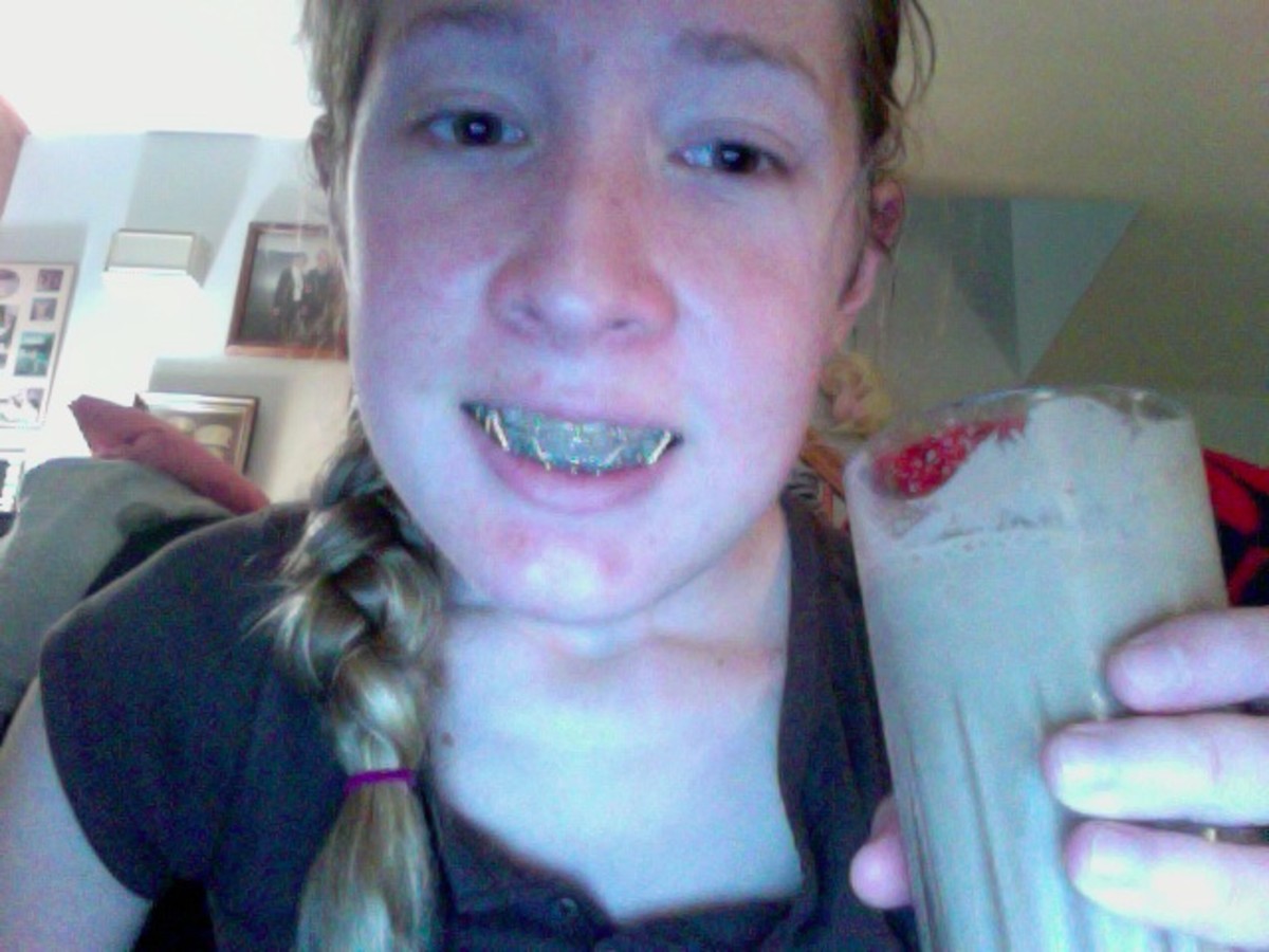 Drinking a smoothie containing melon, yogurt and apple juice. Not the most delicious taste, but I got sick of Ensure and all the protein drinks, and this is healthy, too. Oh, do you like the elastics? Yeah, they were very attractive.