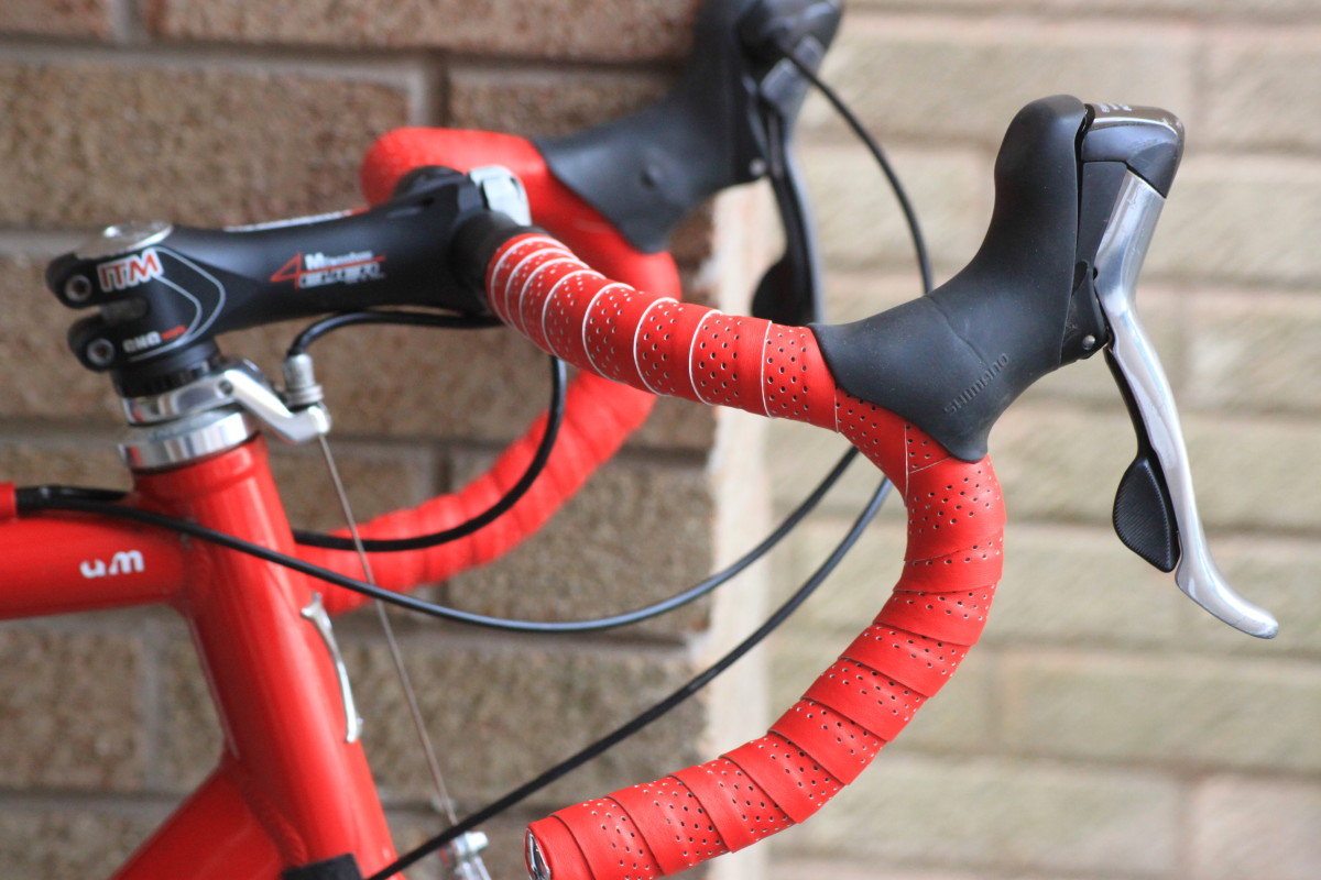 New red bar tape for the Uncle john to match the samcycling.com team kit of it's rider. 