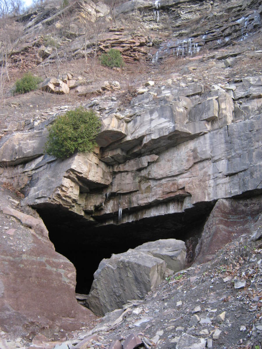 One of the many caves along the gorge route. 