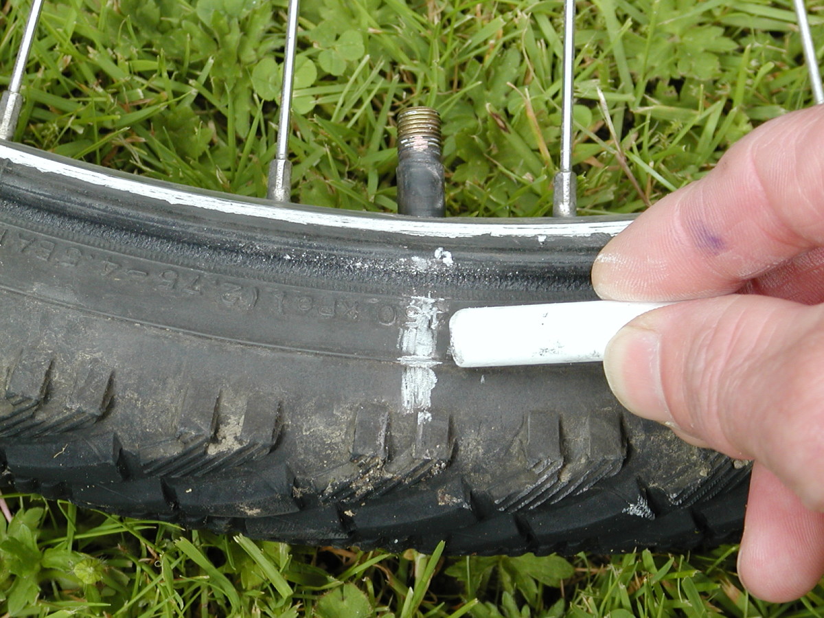 Mark the tire in line with the valve. Once you find the hole in the tube, this allows you to align tube and tire so that the object which caused the puncture can be found.