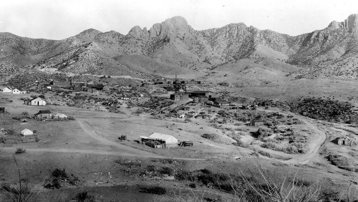 1909 photo of the Santa Catalina mines.