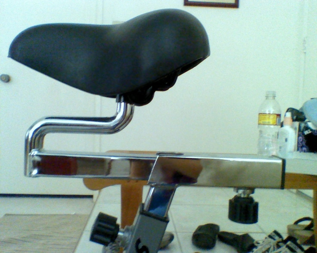 At its lowest position, the saddle still sits atop a curved piece that gives it some unadjustable height