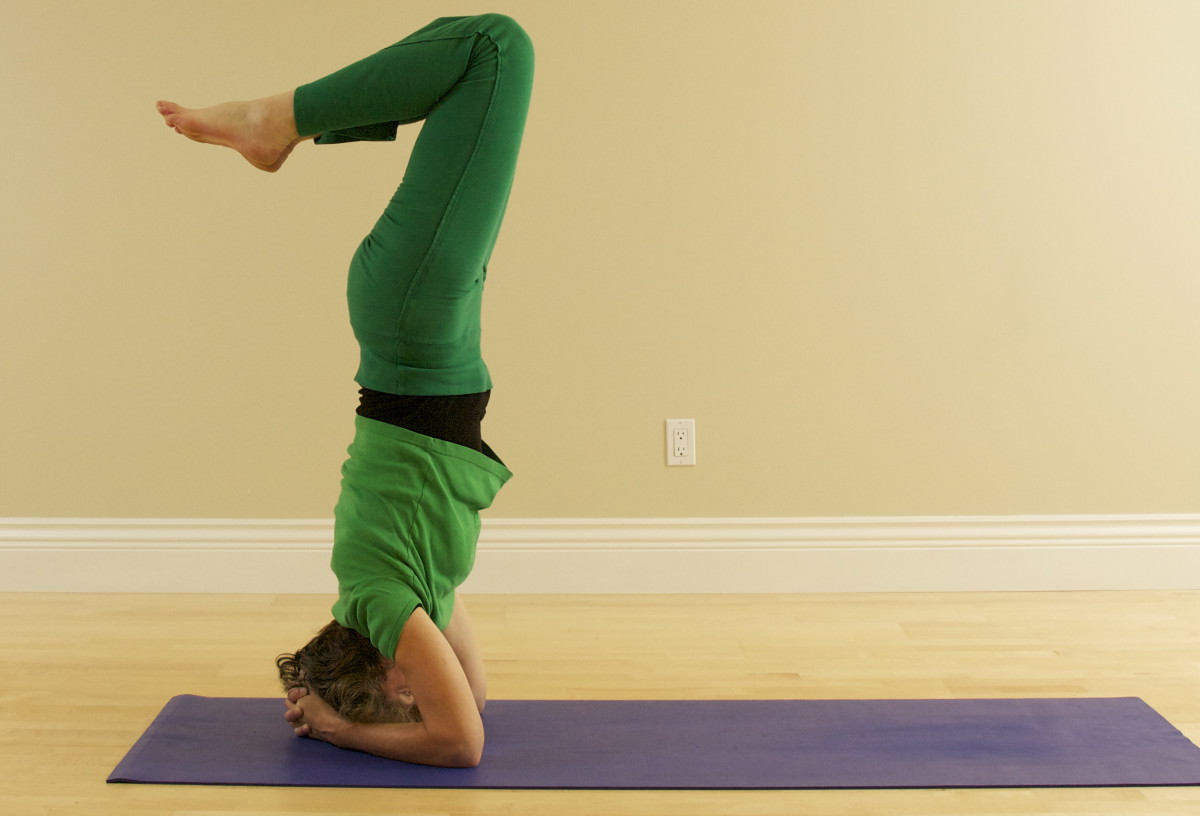 How to Do a Headstand Safely CalorieBee Diet & Exercise