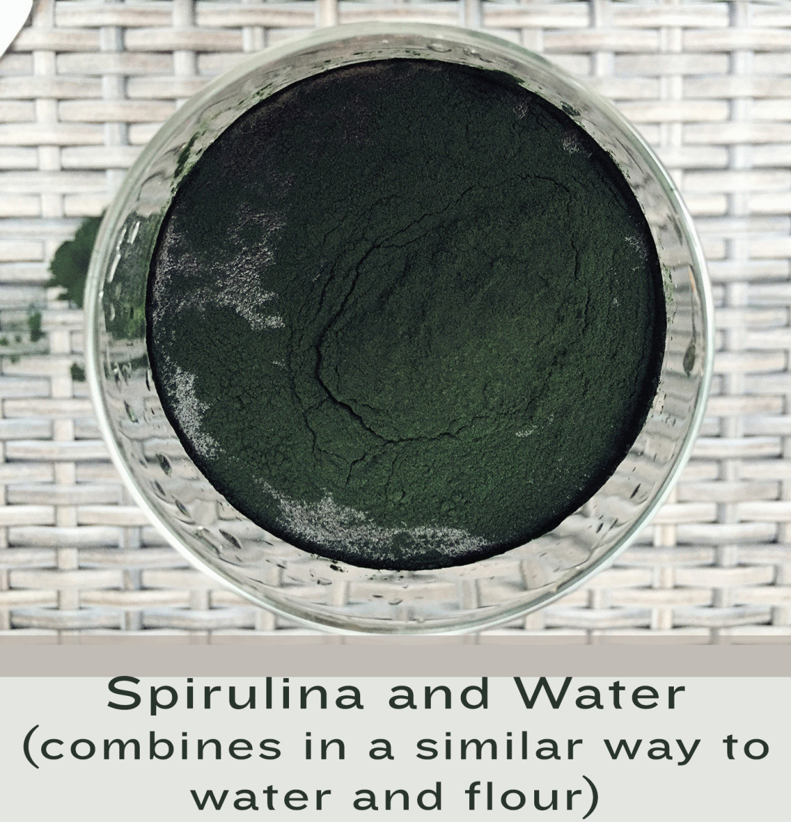 17 Benefits of Spirulina CalorieBee