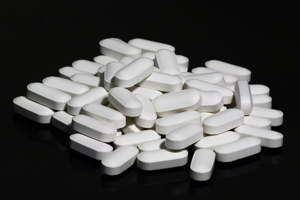 Calcium supplements in pill form. Typically sold as 500mg of calcium carbonate or 1000mg calcium citrate capsules.