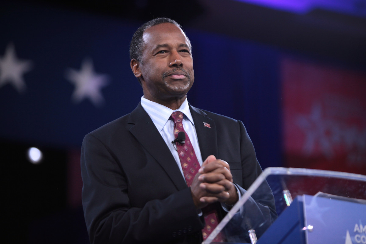 By Gage Skidmore from Peoria, AZ, United States of America (Ben Carson) [CC BY-SA 2.0 (http://creativecommons.org/licenses/by-sa/2.0)], via Wikimedia Commons