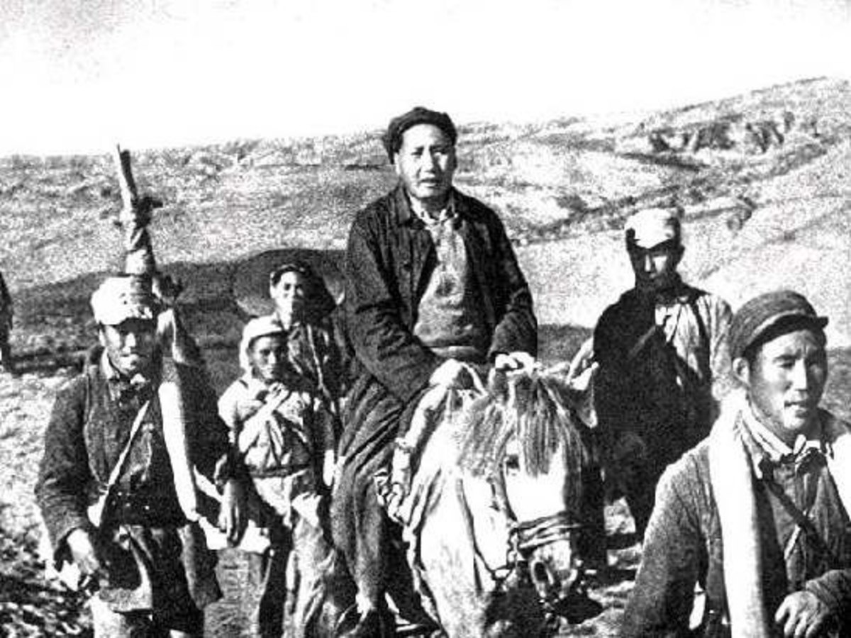 Photograph of Mao Zedong in the Northern Shaanxi during the second civil war (ca.1947). Photographer unknown courtesy of Wikimedia Commons. Work is in the public domain. 