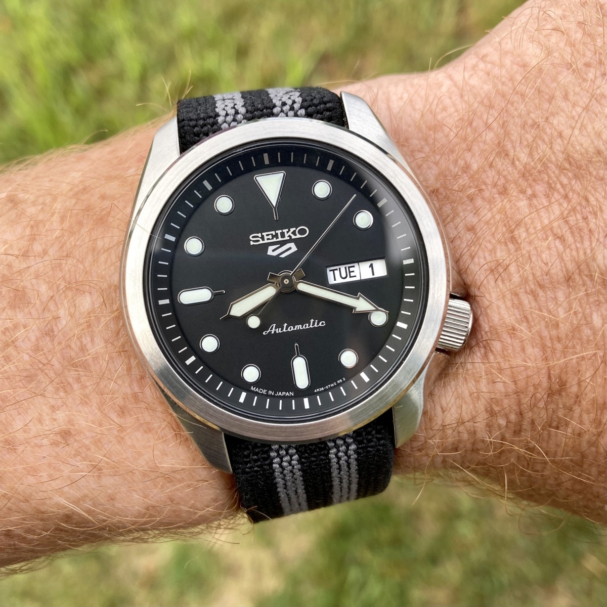 A Review of the 40mm SRPE67 Seiko 5 Sports Watch