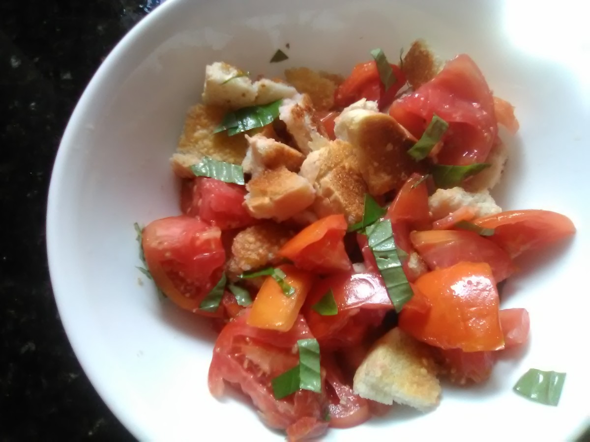 Bright and Colorful Italian Panzanella Salad Recipe