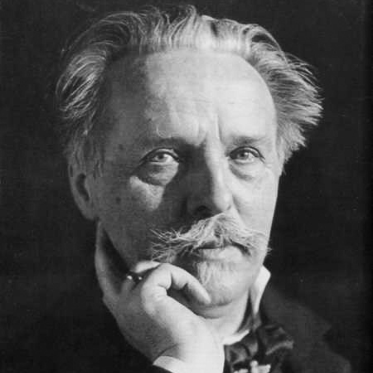 Karl May: From Con Man to Successful Author
