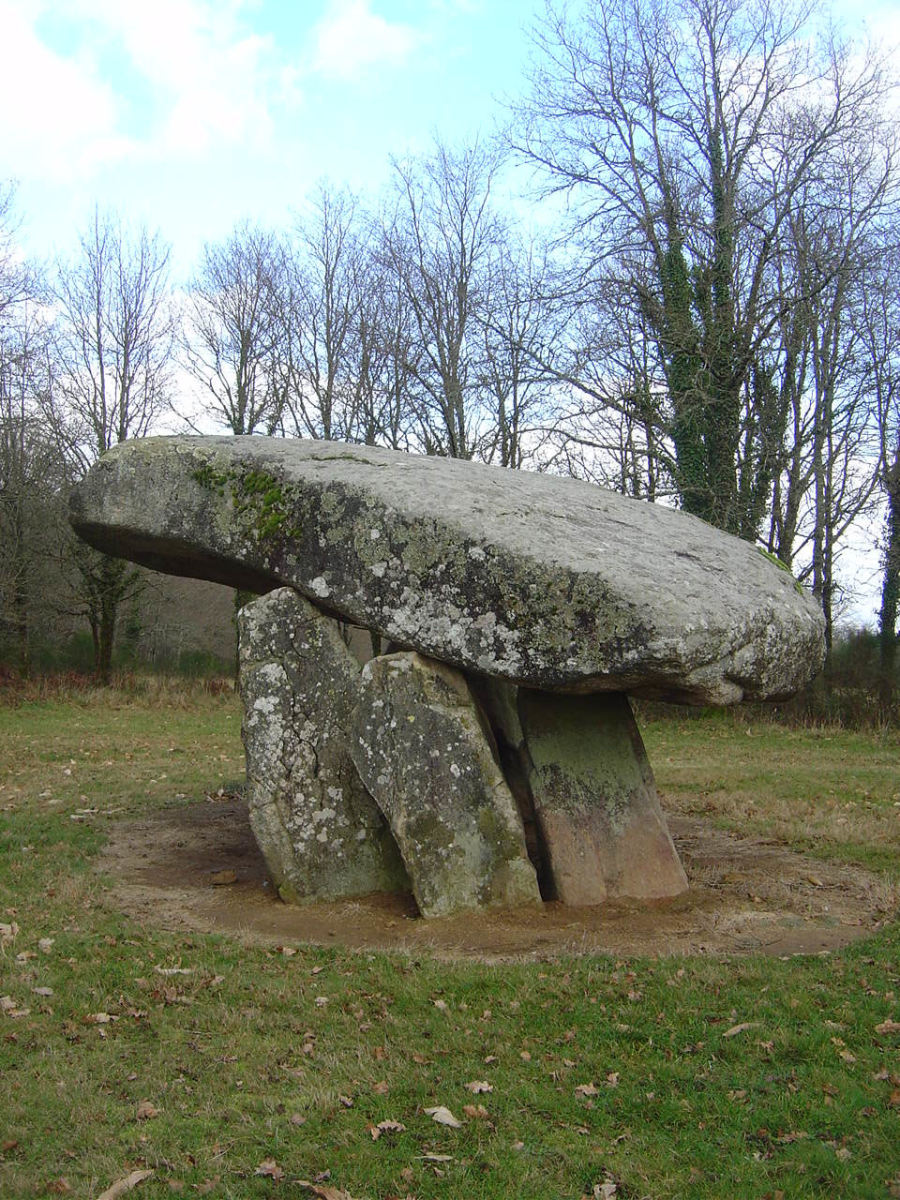 This is the dolmen de Chez Moutaud, near Cognac le Fôret, but there is a similar one just outside Brantome.