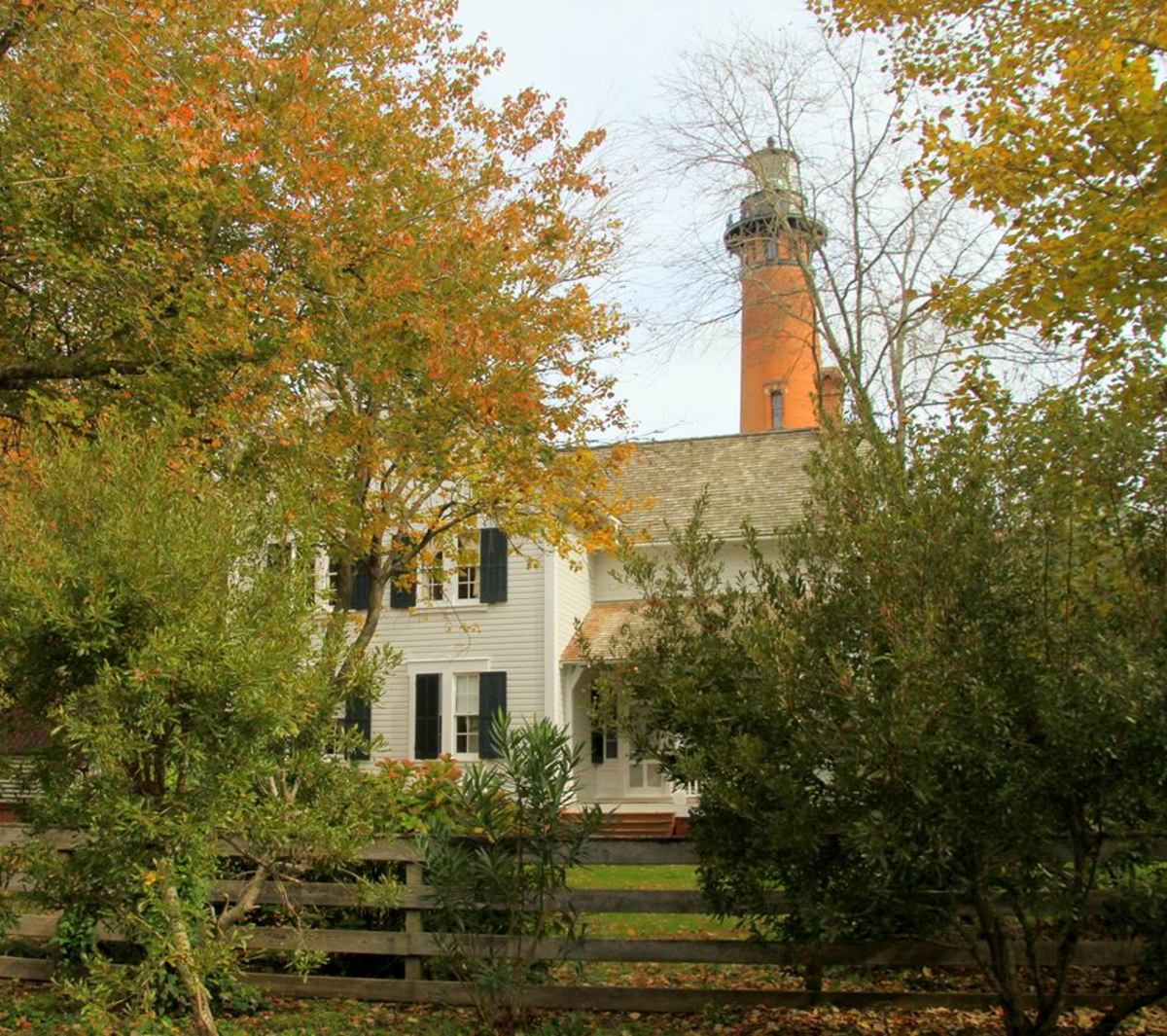 The Currituck Light and keeper's house