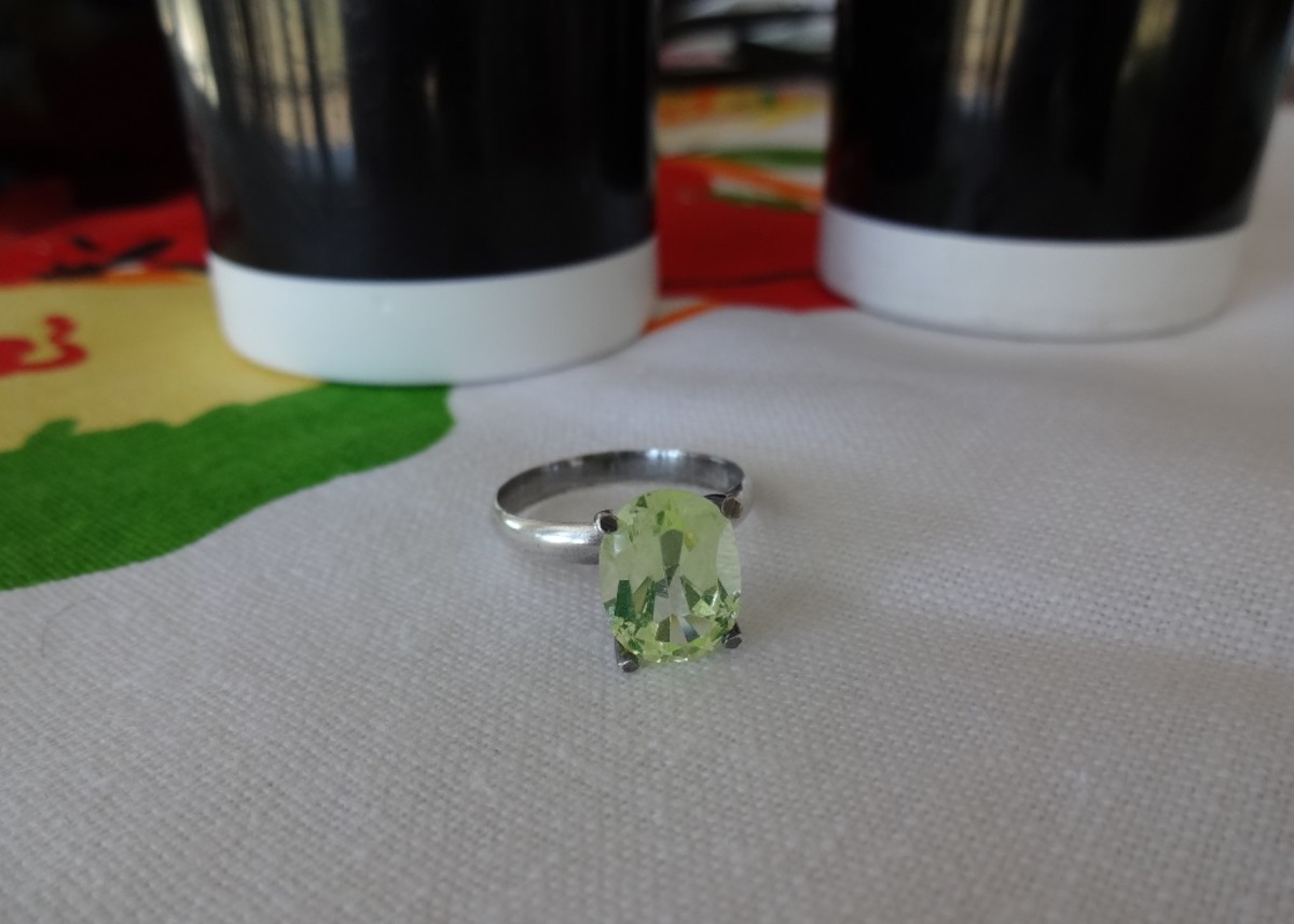 Peridot ring in sterling silver