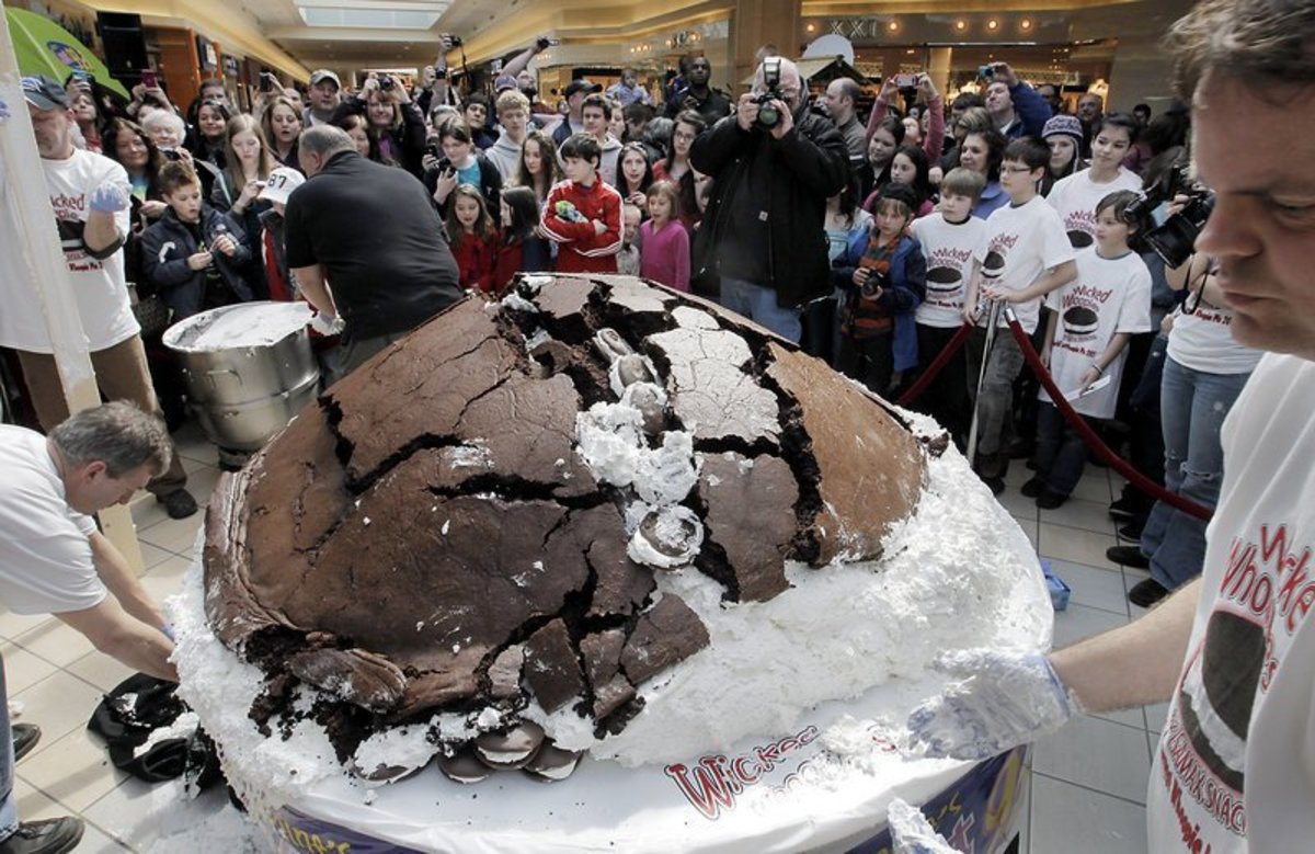 World's Largest Whoopie Pie (1,062 pounds), Maine