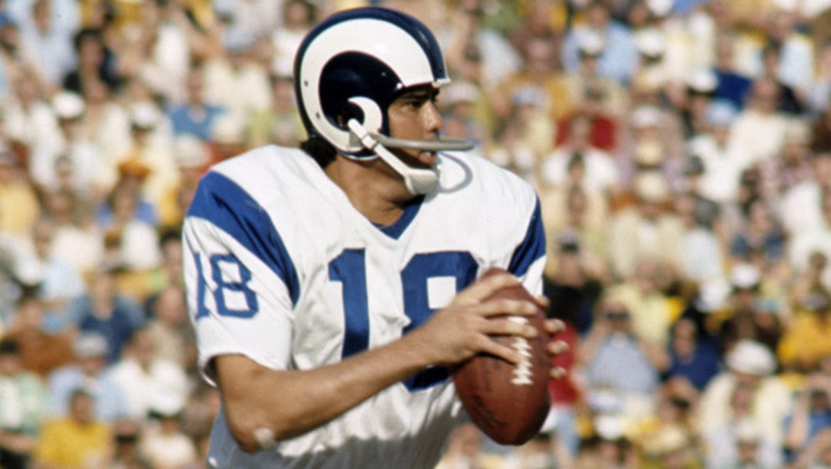 Top 10 Quarterbacks Not in the Pro Football Hall of Fame - HowTheyPlay