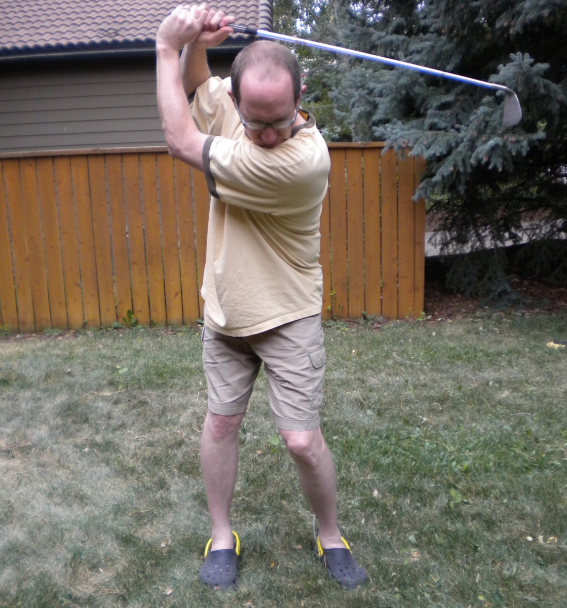 Typical overswing. Notice the bent left arm. The longer the swing, the more things break down leading to bad shots.