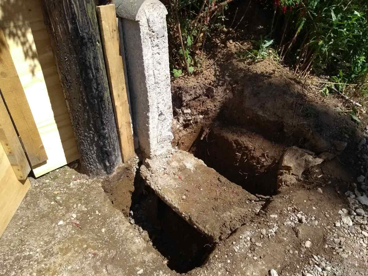 The existing wall foundation had to be removed first. I dug clay from under it, then just broke the two ends with the SDS drill.