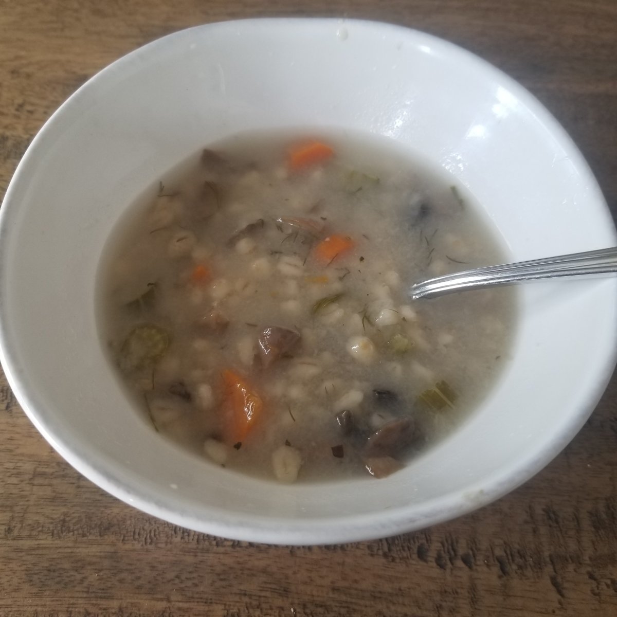https://images.saymedia-content.com/.image/t_share/MTc1ODE3NzA4NTYwOTgzOTI5/simple-and-delicious-mushroom-barley-soup.jpg