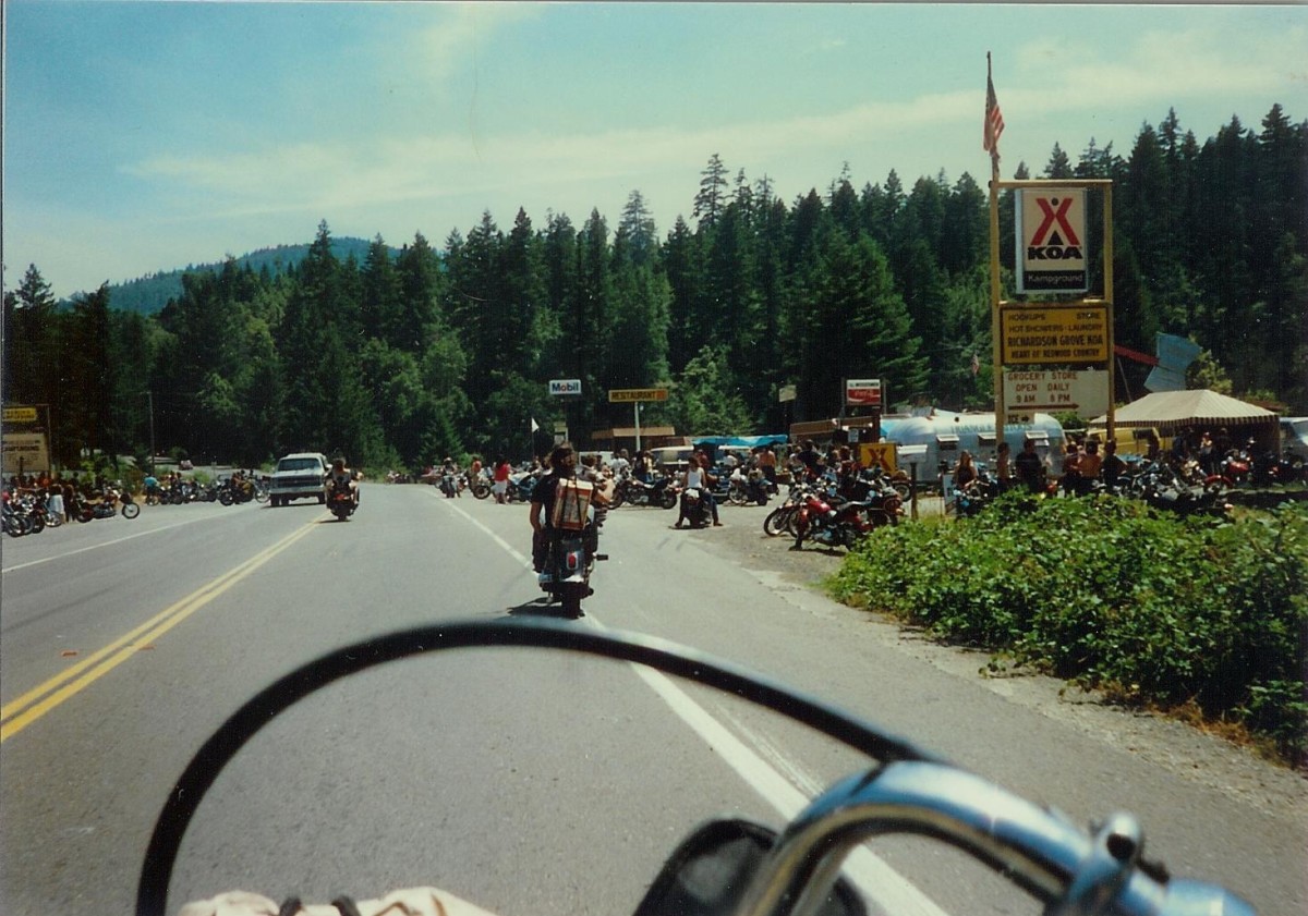 Riders view, Knuck pulling into the KOA at the Redwood Run