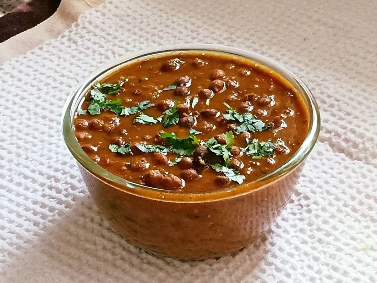 Kale Chane Tariwale (Black Chickpea Curry) - Delishably