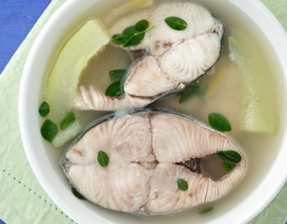 Tinolang isda (Filipino fish soup)