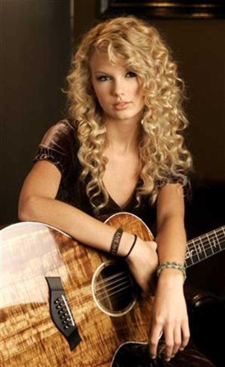 Cute Taylor Swift with guitar