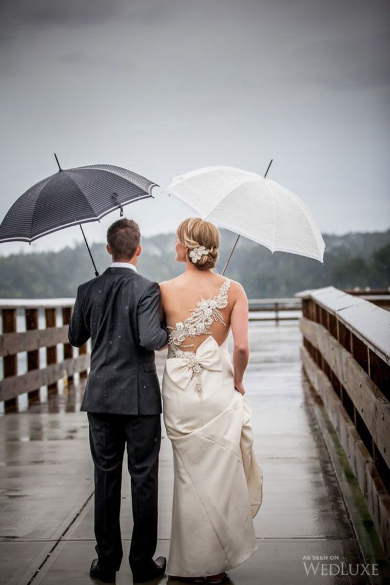 how-to-use-umbrellas-and-parasols-in-your-wedding-day