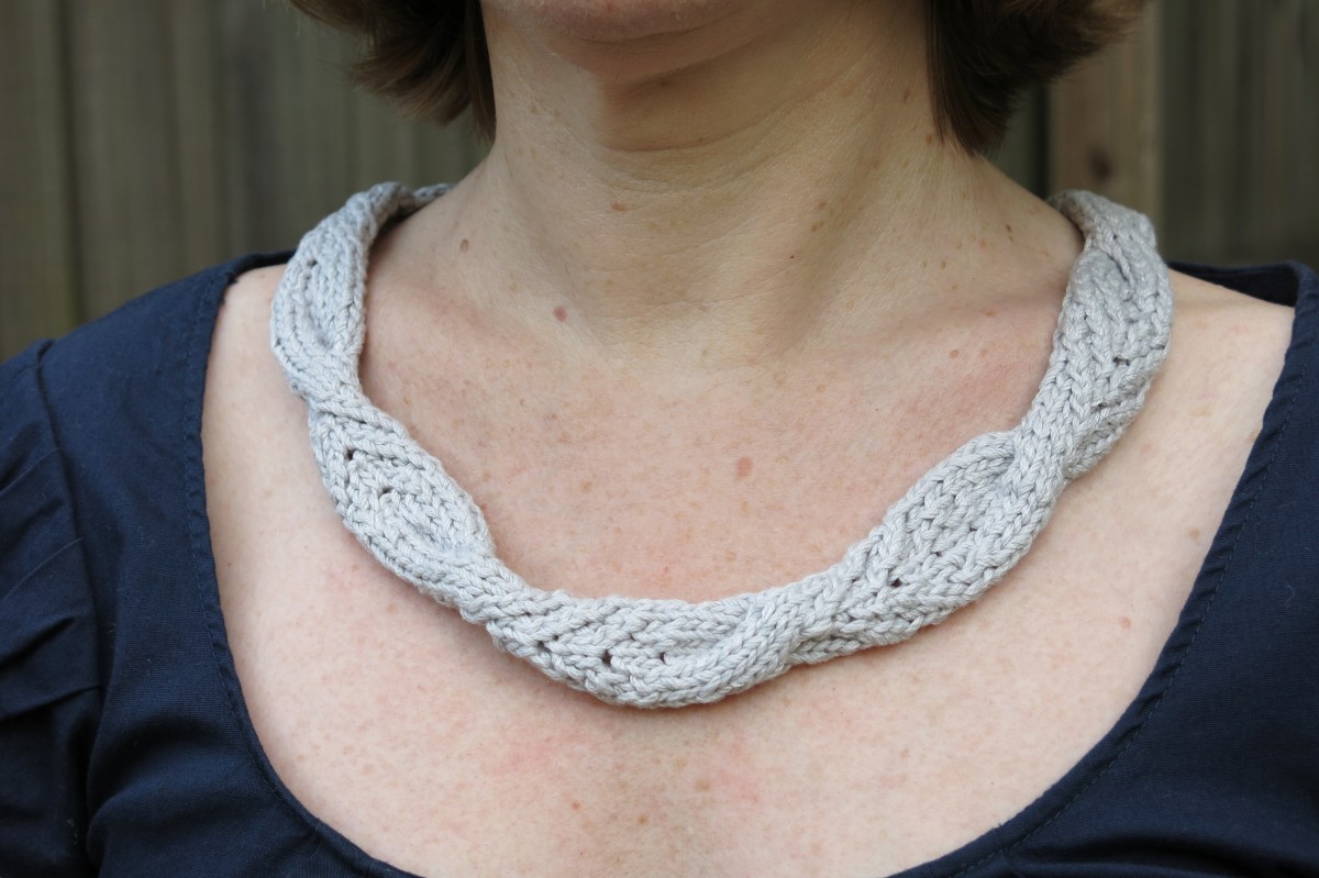 Free Jewelry Knitting Pattern: Loopy Loop Necklace - HubPages