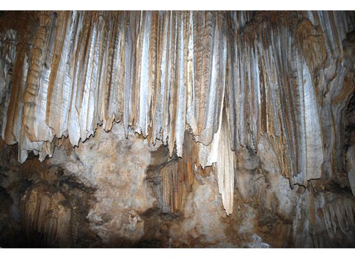 Stalactites covered with flowstone deposits in the Lake Shasta Caverns (c) Stephanie Hicks