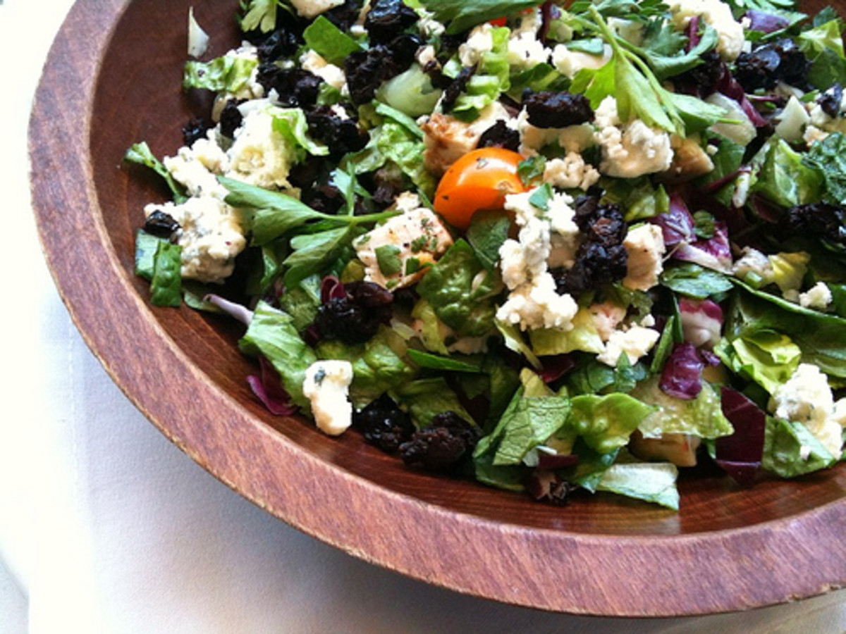 Salad with blue cheese
