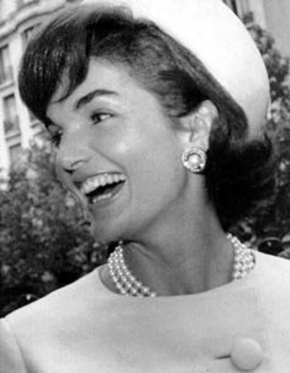 Jackie Kennedy wearing her three strand pearl necklace