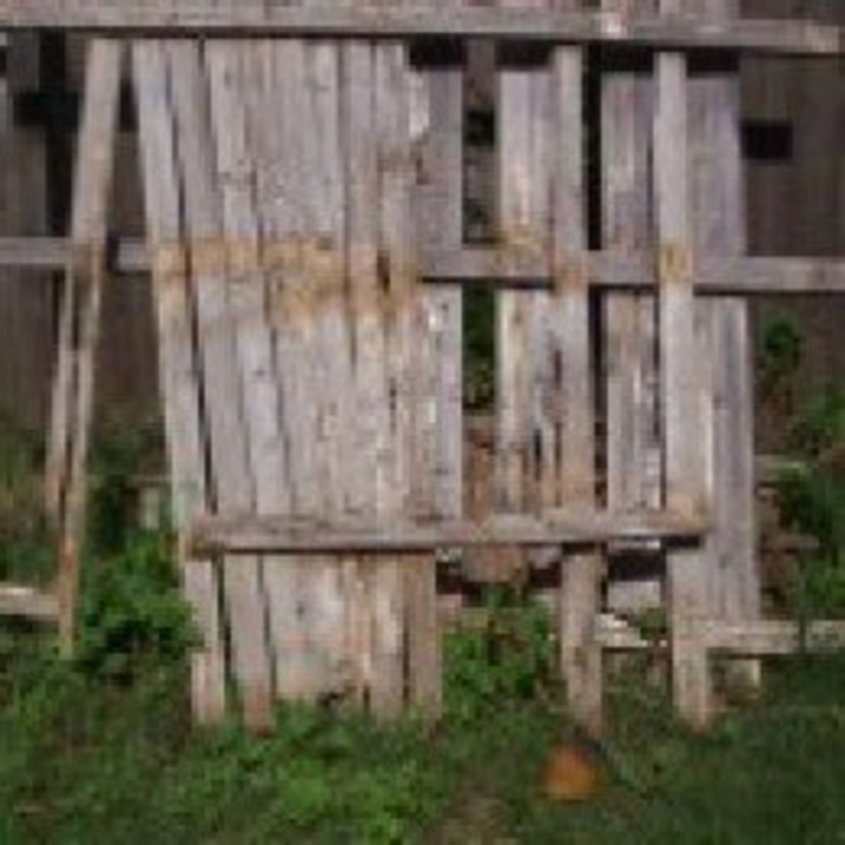 make-a-raised-garden-bed-using-old-wood-fence-panels