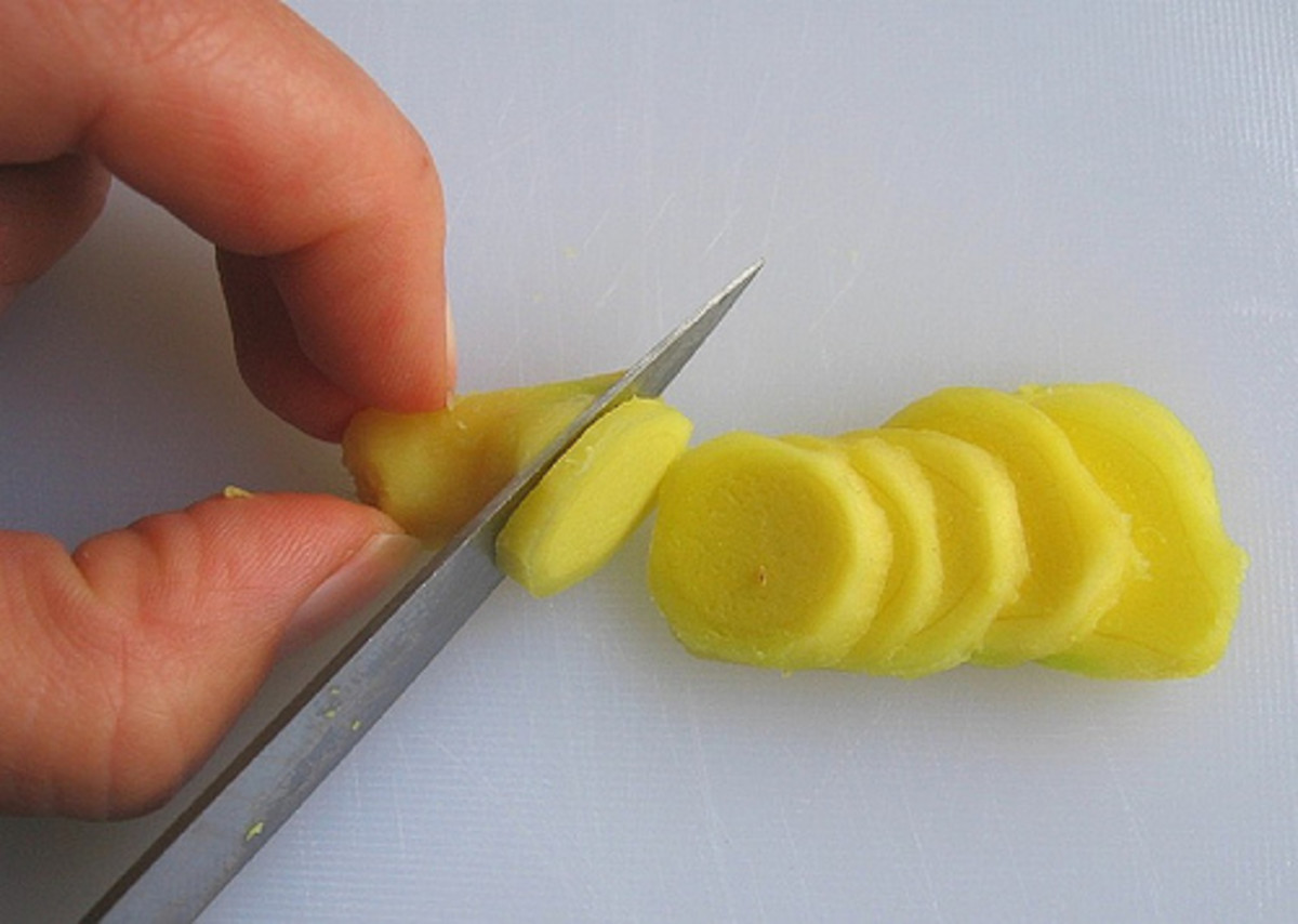 Cutting ginger for freezing - Ginger Recipe Ingredient and Condiment