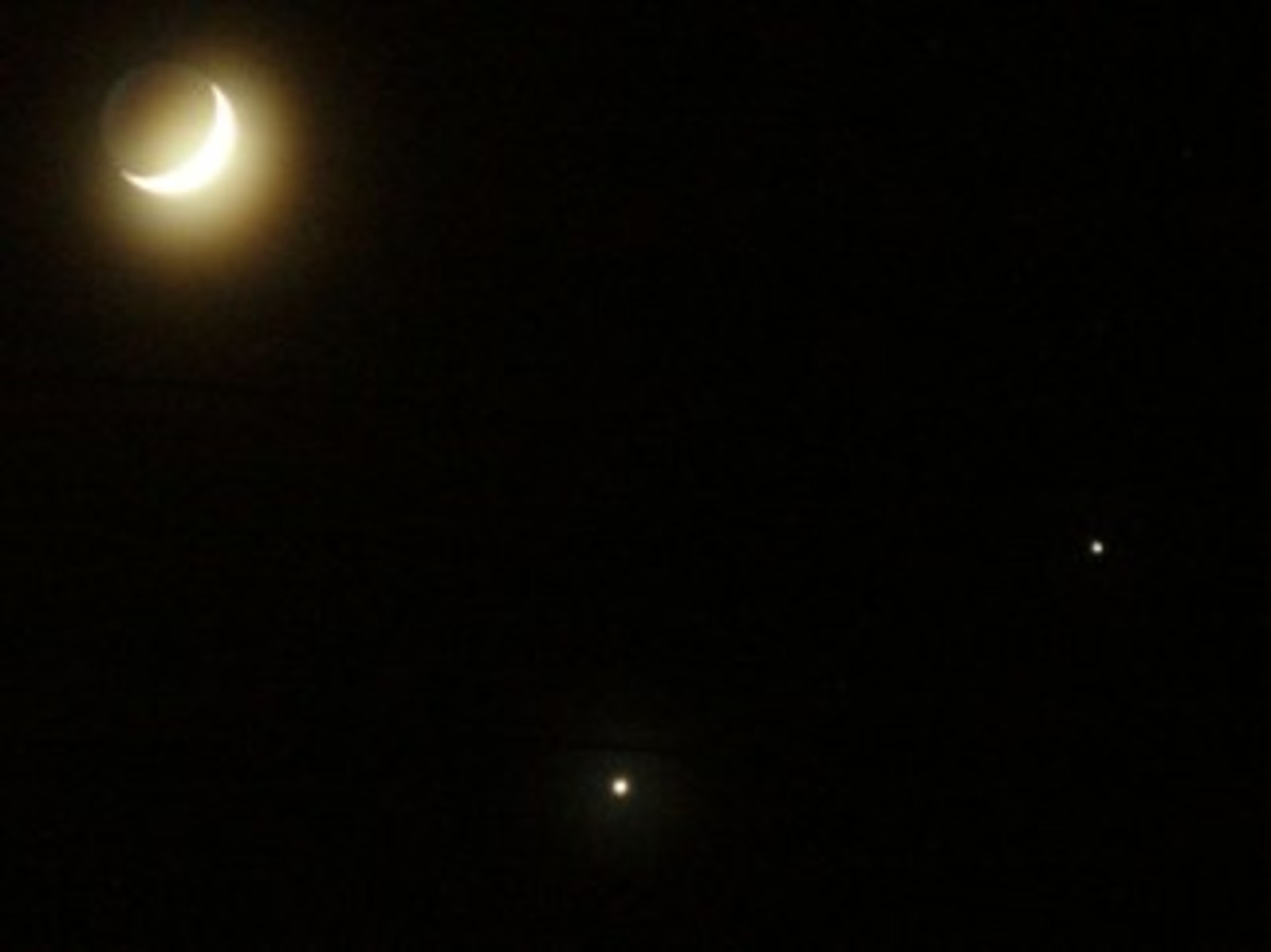 "Act now during this rare conjunction!" Moon conjunct Venus and Regulus, 2008.