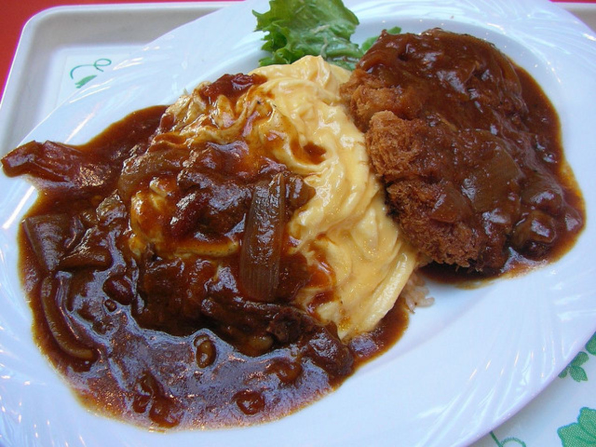 two-popular-japanese-dishes-curry-and-hayashi-rice