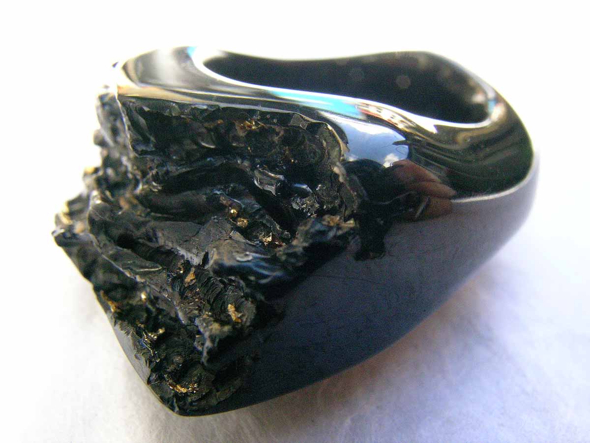 Whitby jet ring W 24 ct gold by Jacqueline Cullen