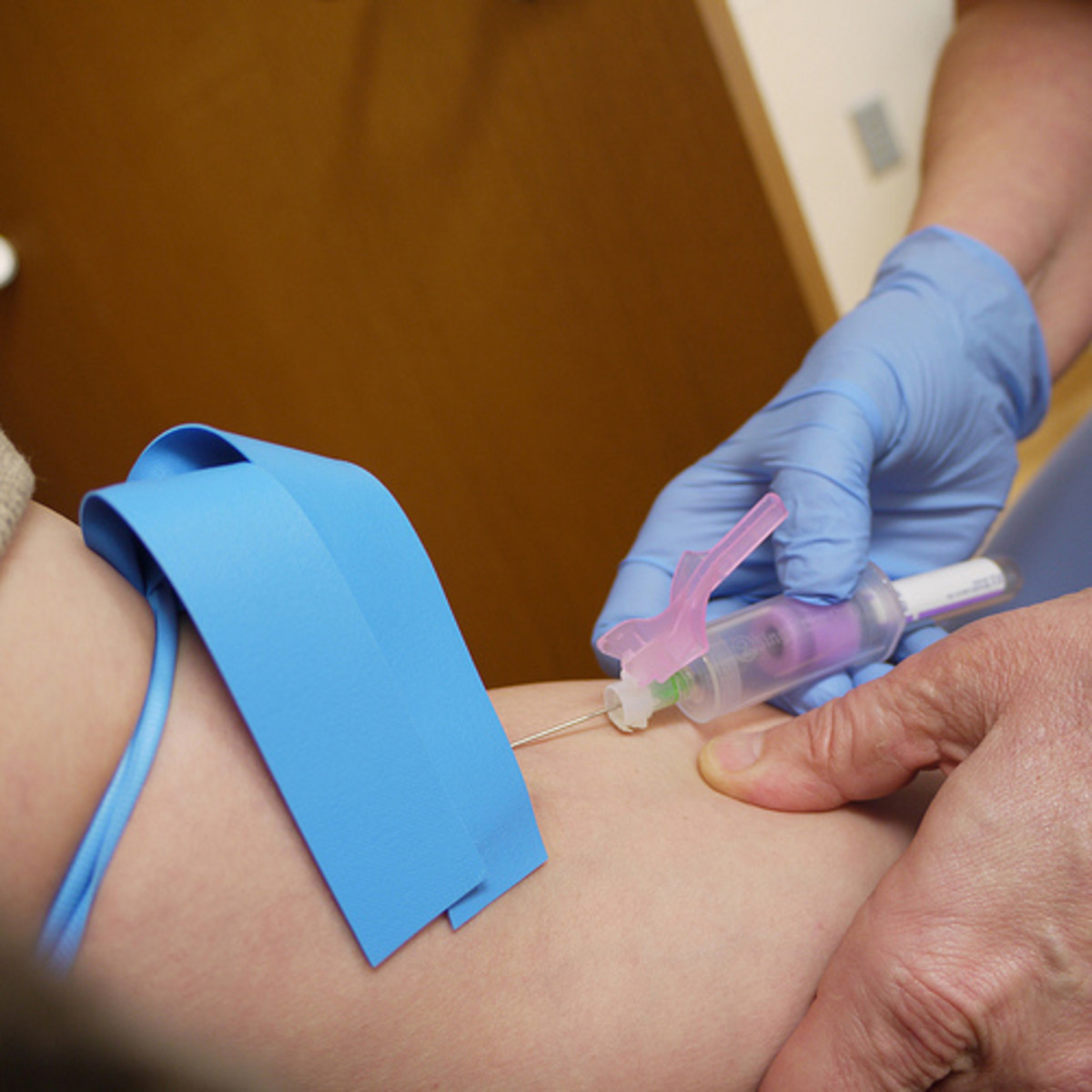 A good phlebotomy training program will give you a lot of practice in blood draw. 