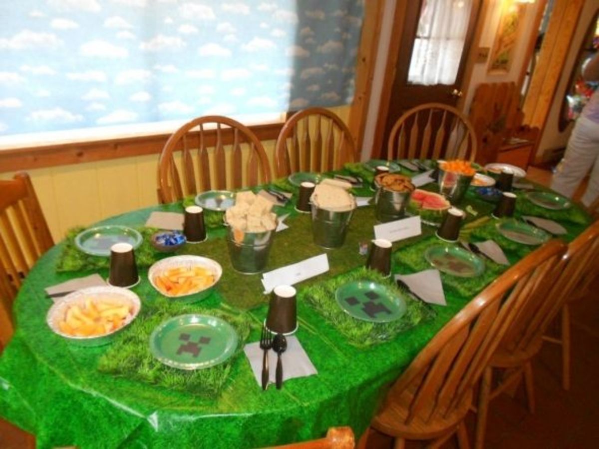 Amazing Minecraft Party Table