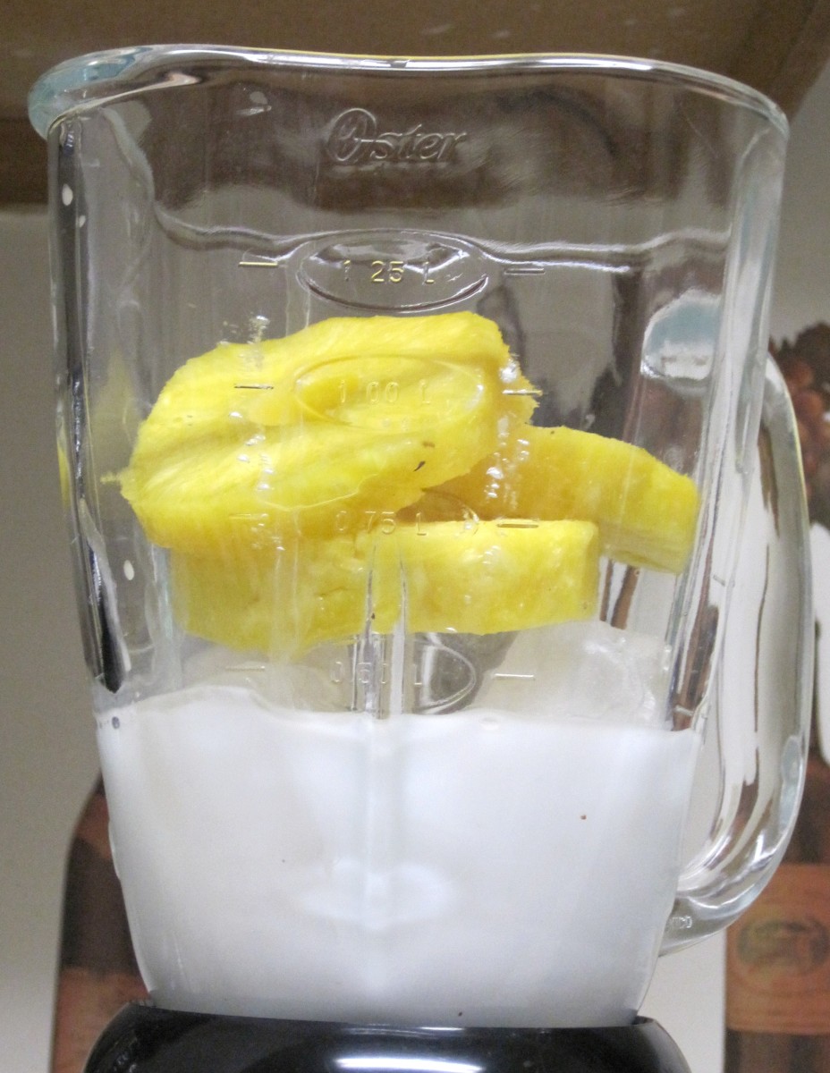 non-alcoholic-pina-colada-making-healthy-drinks-with-coconut-water-and-coconut-milk