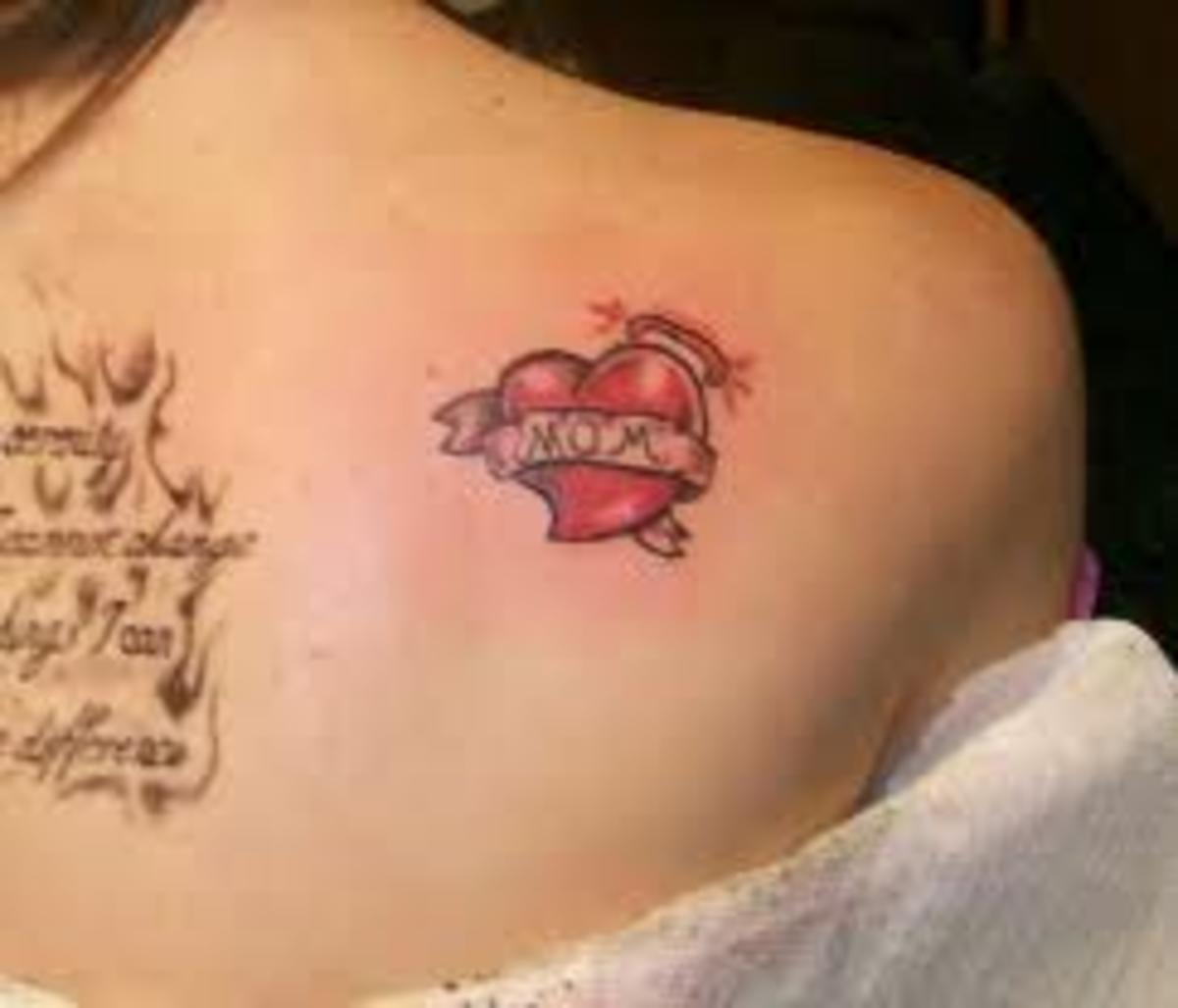 татуировки для мамы на груди фото 16