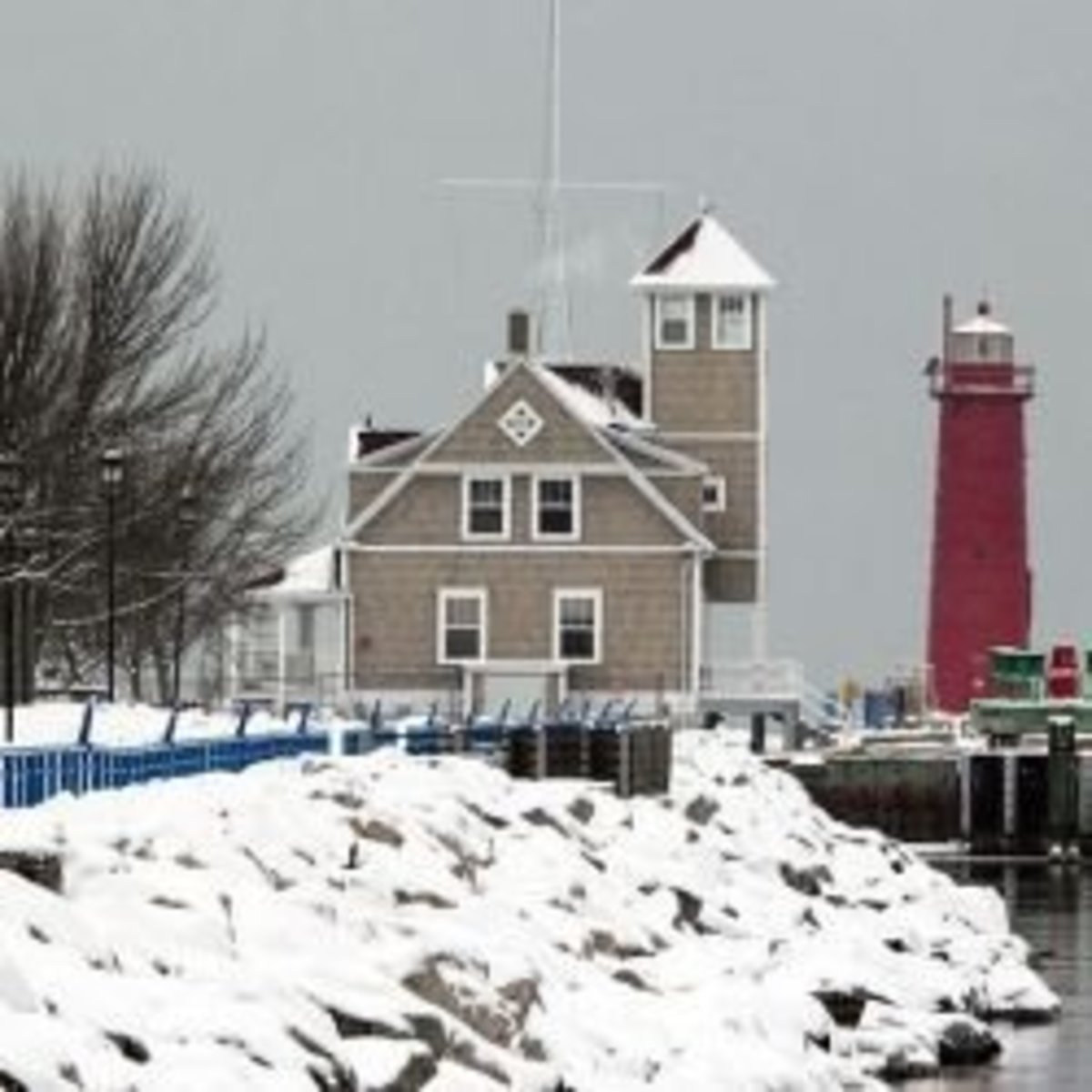 Muskegon Pier Lighthouse