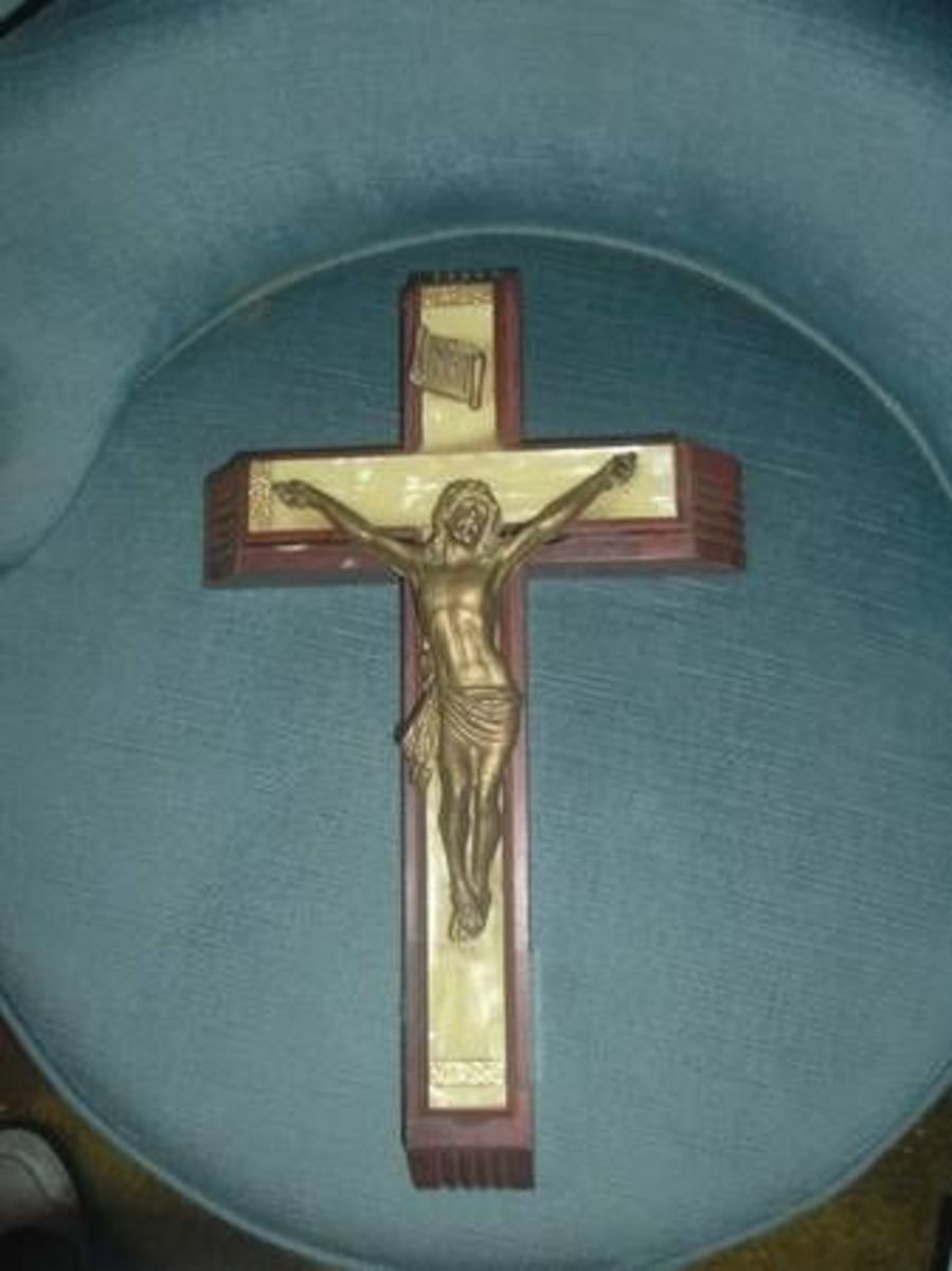 Christ on a cross, with his feet crossed in Catholic tradition